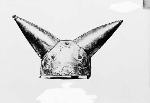 Waterloo bridge helmet, horned celtic helmet