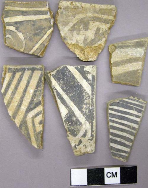 Decorated rim potsherds