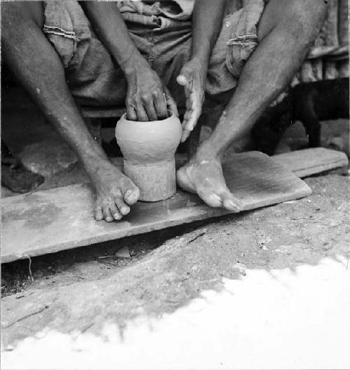 Potter Angel Ku showing footwork used with kabal