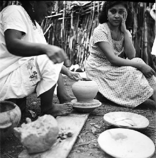 Gregoria Ku making a small cantaro on a kabal