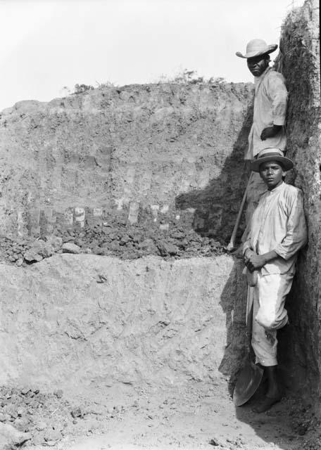 Excavation 1-31, Showing excavation along top habitation level