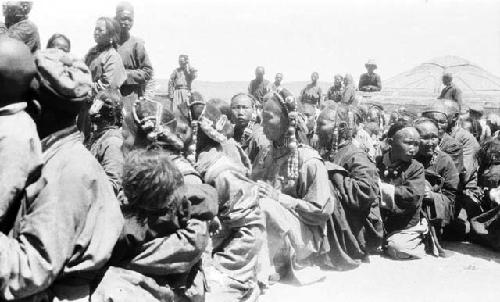 Line of pilgrims, adoration of Bogdo