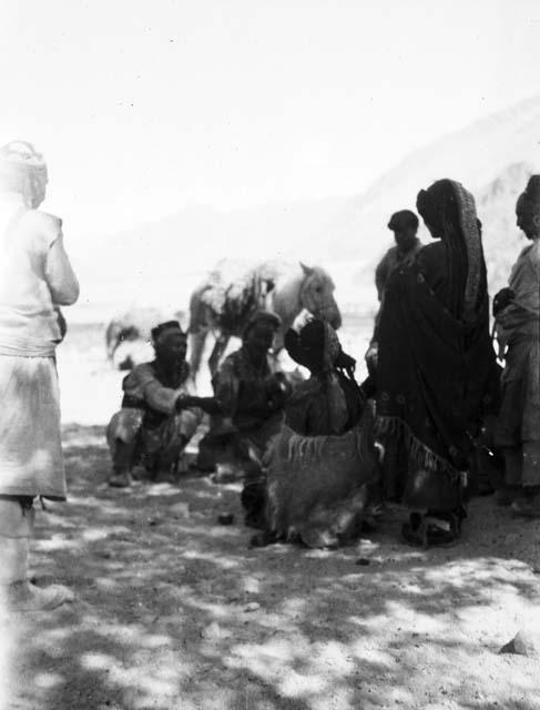 Ladakhi group, Tegar [Tegur], group of men and women