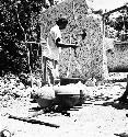 Narsario Chi making a huacal: separating henequen fibers