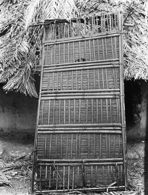 Style of hut door