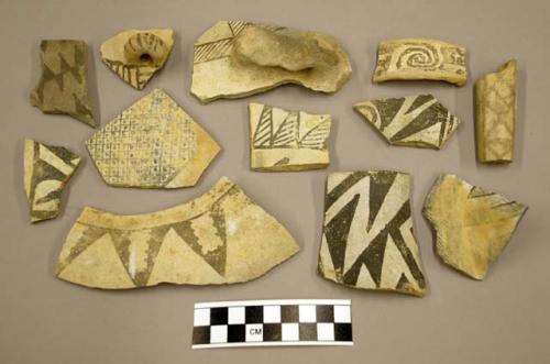 Potsherds, black and white ware