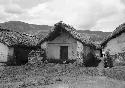 Homes with porch, at fork where road to Huambulto leaves road to Rumi