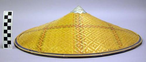 Hat woven with large check design, metal lobed finial