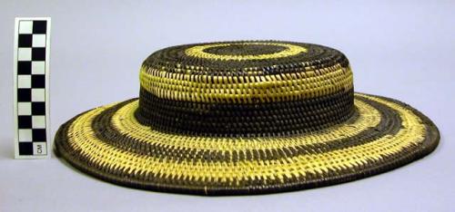 Flat top hat of light and dark bands