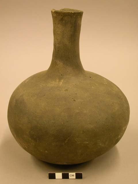 Ceramic vessels, complete, long neck