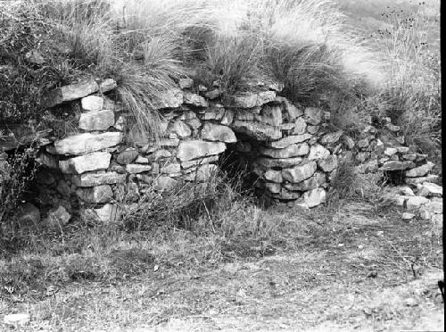 Vaulted niches inside entrance