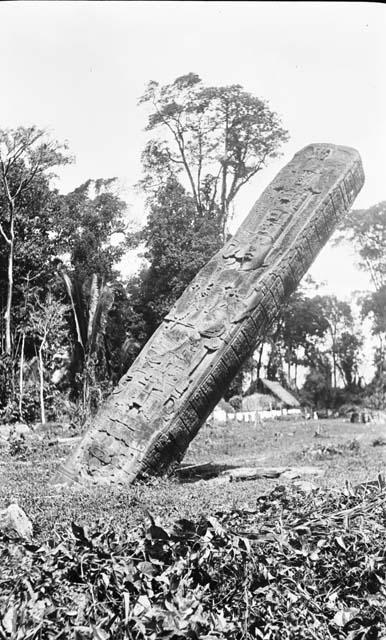 Monument 5, Southeast side