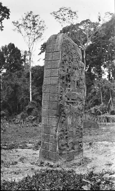 Monument 7, Northeast side