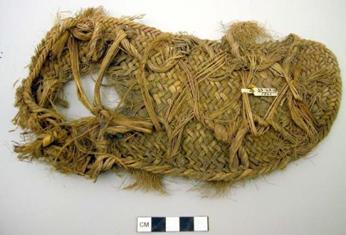 Sandal of twilled yucca, side loop ties