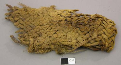 Woven fiber, variety of mat fragments