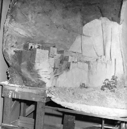 Diorama of western half of Betatakin cliff dwelling