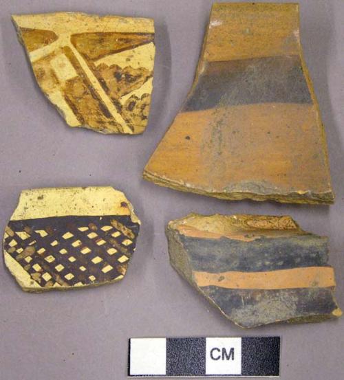 Decorated rim potsherds