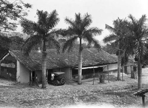 First automobile parked at San Francisco Morazan