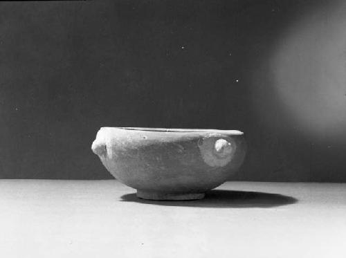 White on red effigy bowl with ring base, from grave 26, number 186