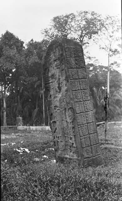 Monument 6, Northwest side