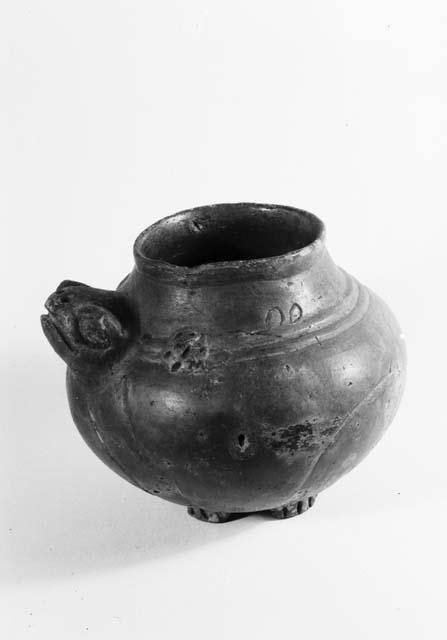 Plumbate pottery effigy bowl (frog)