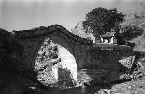 Ming bridge, between Pata Ch'u and Tien T'ai Shan