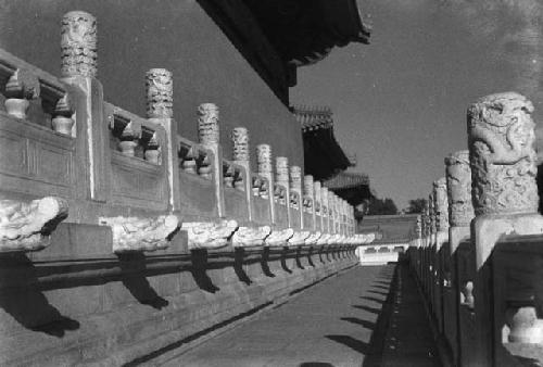 Marble balustrade, side of main T'ai Miao hall