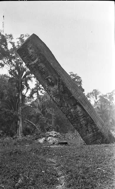 Monument 5, Northwest side