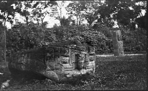 Monument 8, Southwest side