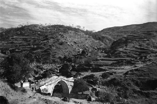 Ming bridge, between Pata Ch'u and Tien T'ai Shan, with landscape