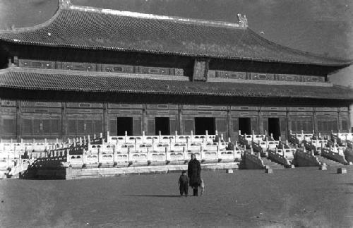 T'ai Miao, main front court and hall, Eleanor, David, Lilith