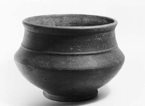 Profilated pottery bowl