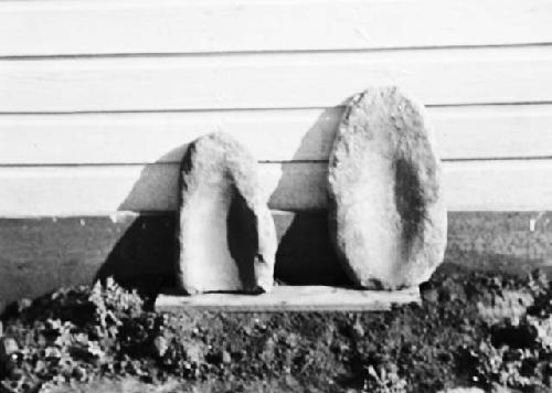 Bakers so-called plain type Metate