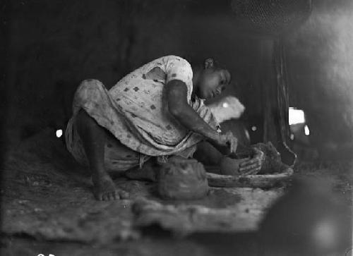 Woman making pottery, House of Lorenzo