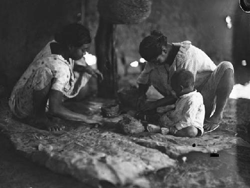 Women making pottery, House of Lorenzo