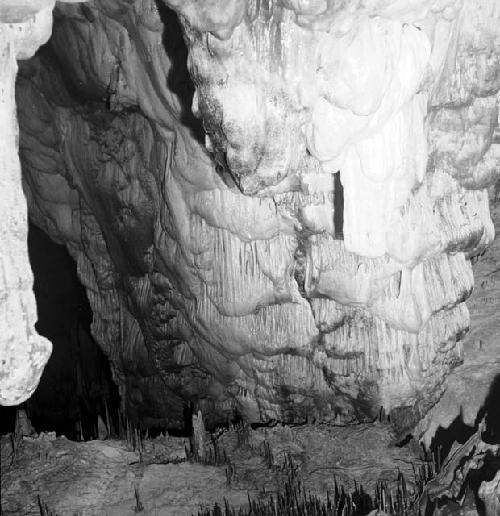 Stalagmite curtain in pastun cave on Jabel Baradost near Rowandiz