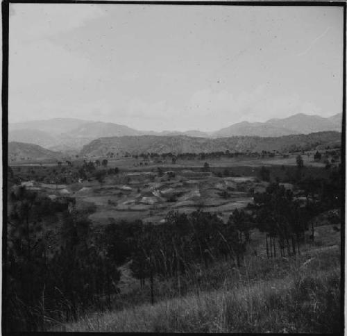 Looking north across the Rio Agua Calientos from Patzac at Los Cimientos