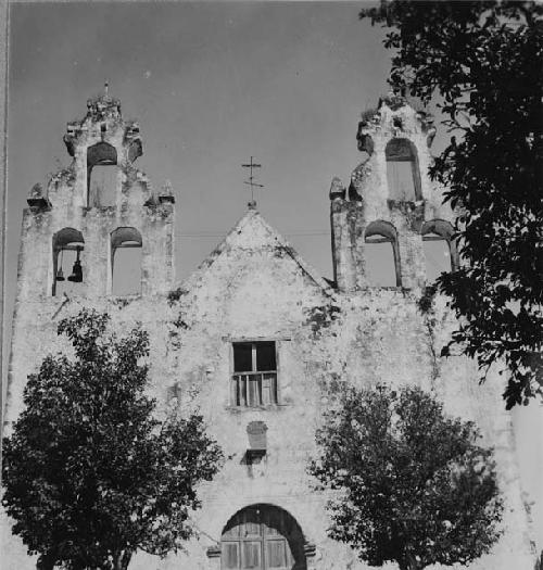 Views of the church facade.