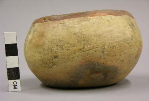 Bowl, Polacca polychrome (early). int: linear design; ext: no design