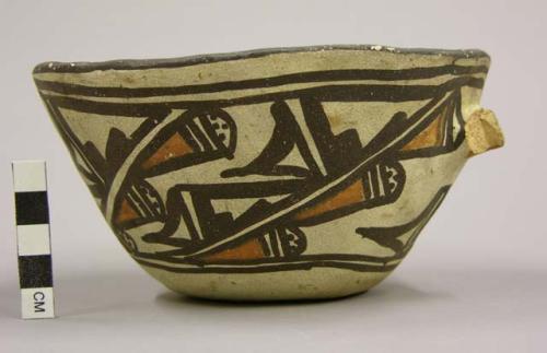 Ladle, Polacca polychrome style c. int: curvilinear design; ext: linear design.