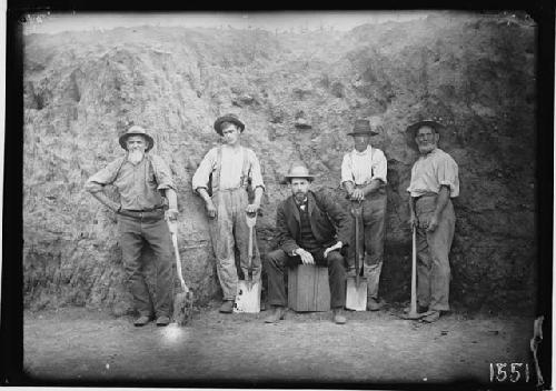 Dr. Metz and group of workmen in Mound 3