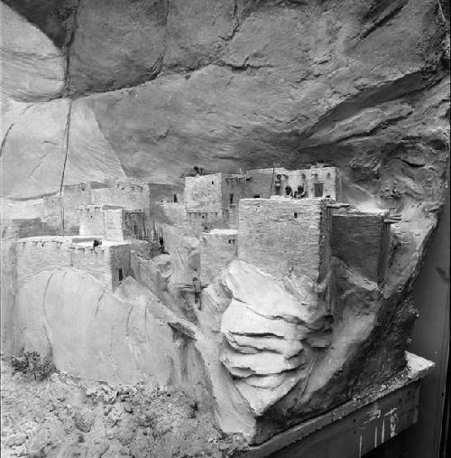 Diorama of western half of Betatakin cliff dwelling