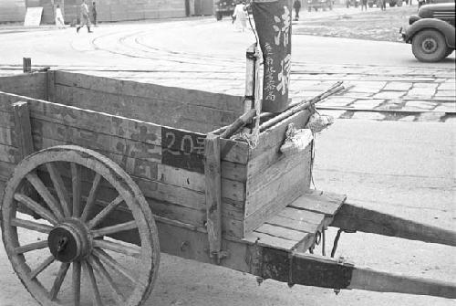 Side view pulling cart