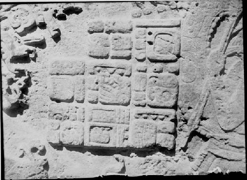 Stela 4 - Glyphs