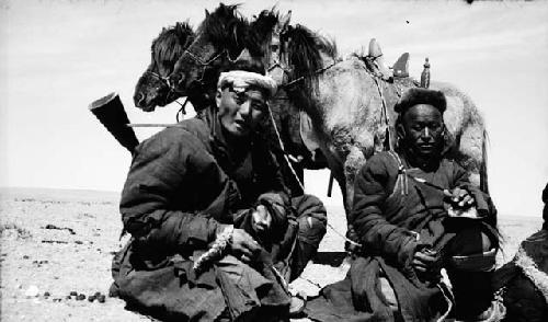 Two East Sunid men with pipes