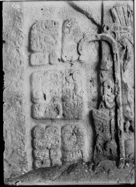 Stela 4 - Glyphs