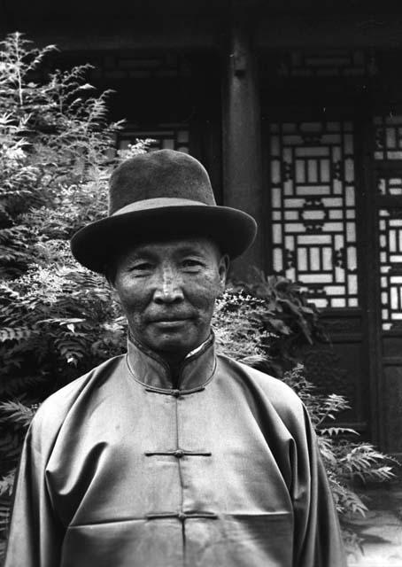 Dilowa, with hat, Peiping (Beijing)