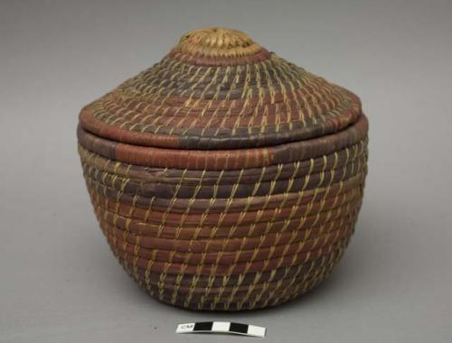 Basket with lid, coiled vegetable fiber