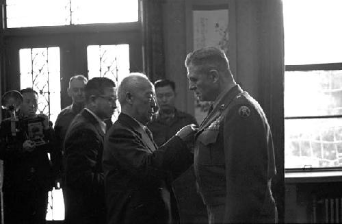 President Syngman Rhee honoring General Whitcomb at Gyeongmudae