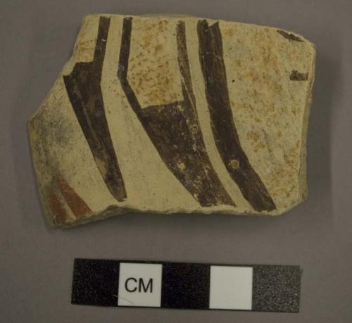 San Bernardino polychrome plate rim potsherd, ring base